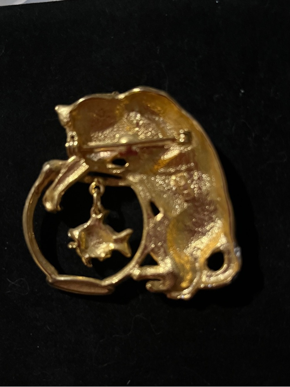 Gold-Tone Cat Brooch Duo – Playful Cat & Fish Pins - Picture 3 of 5